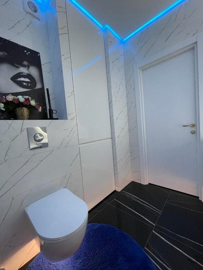 1 Room 65M2 Center Of Obolon Near River Side. Kiew Exterior foto
